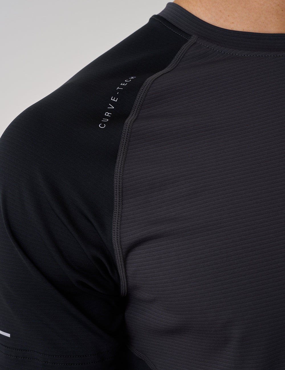 CURVE T-SHIRT - BLACK / BLACK SAND-5
